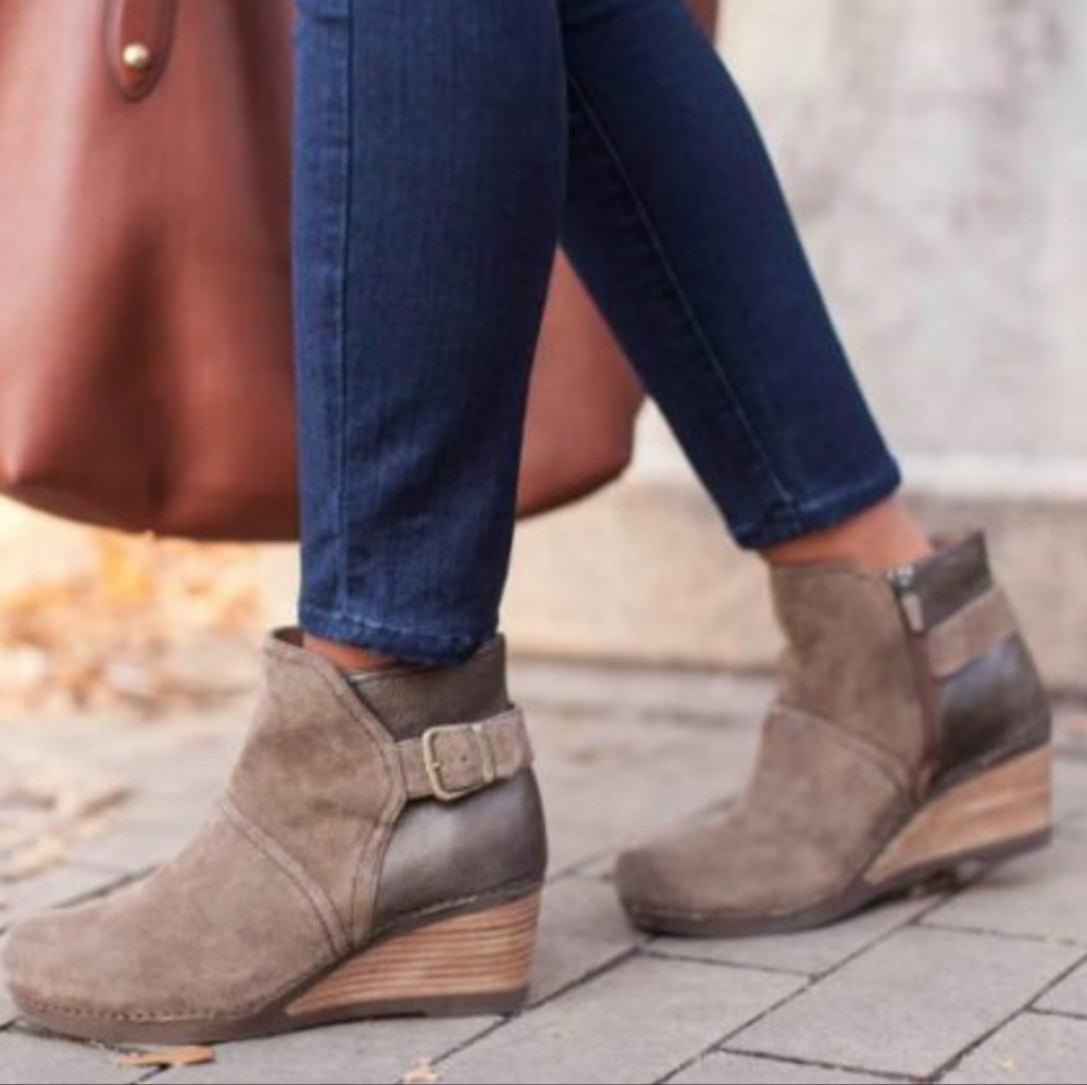 Dansko two tone brown taupe suede leather booties with buckle detail Womens 8 - Picture 11 of 11